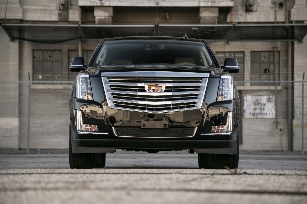 Cadillac Escalade спереди