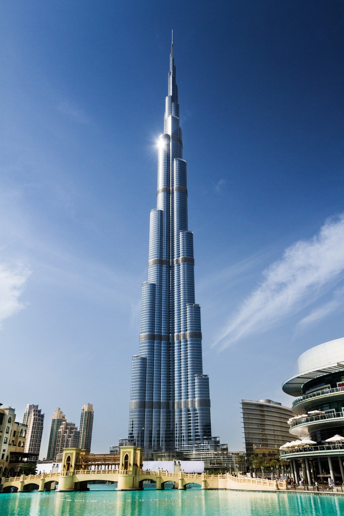 В каком городе находится самый высокий небоскреб. Башня Бурдж Халифа. Башня Халифа в Дубае. Дубай здание Бурдж Халифа. Башня Бурж залип в Дубаи.