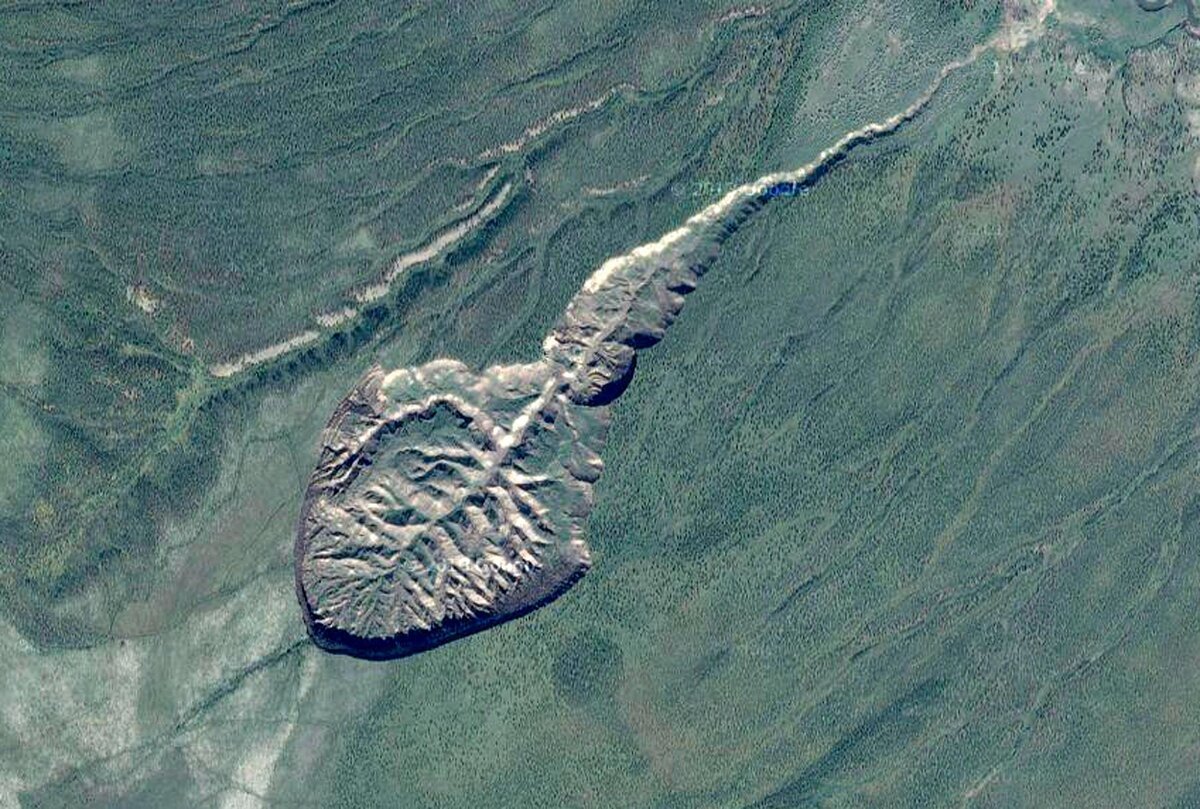 Батагайка. Сибирский кратер Батагайка. Батагайский кратер в Якутии. Термокарстовый кратер - Батагайка. Термокарстовая котловина Батагайка.