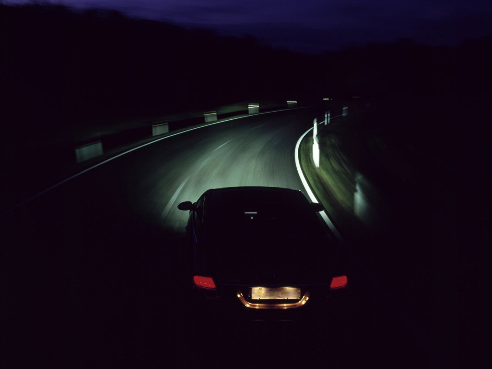 Вечер ехать дорога. Машина ночью. Машина на дороге. Ночь дорога авто. Машина в темноте на дороге.