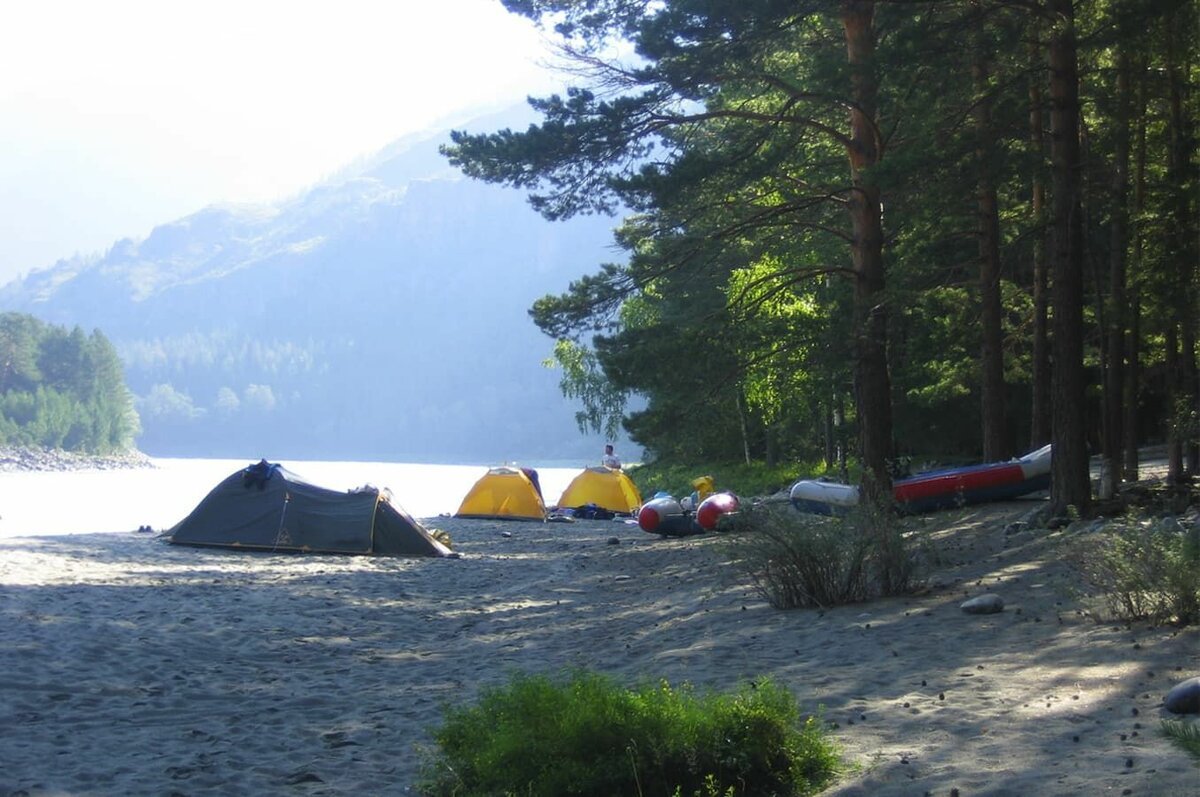 Палаточный лагерь на Телецком озере