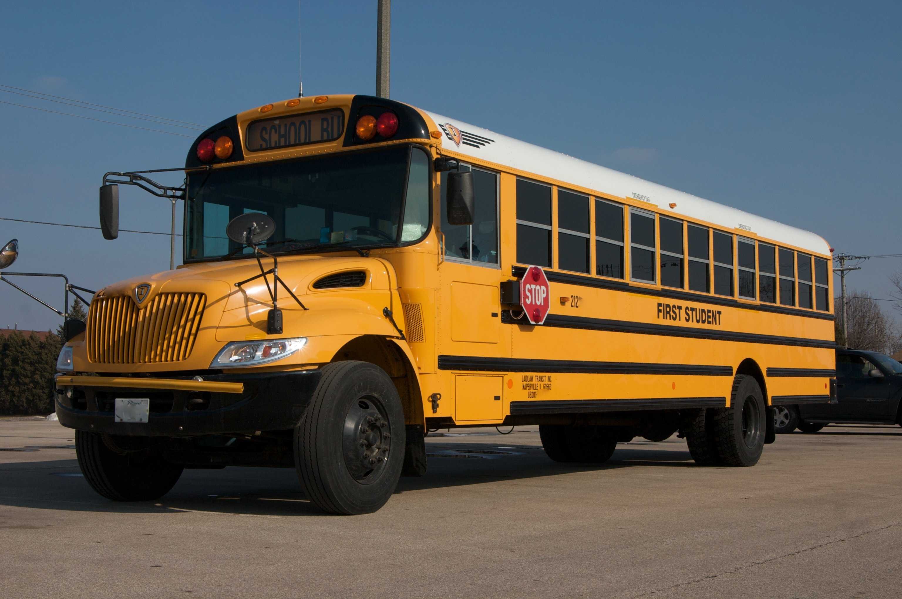 Желтые автобусы дети. Желтый школьный автобус США. Школьный автобус в Америке. Школьный автобус Америка 90.