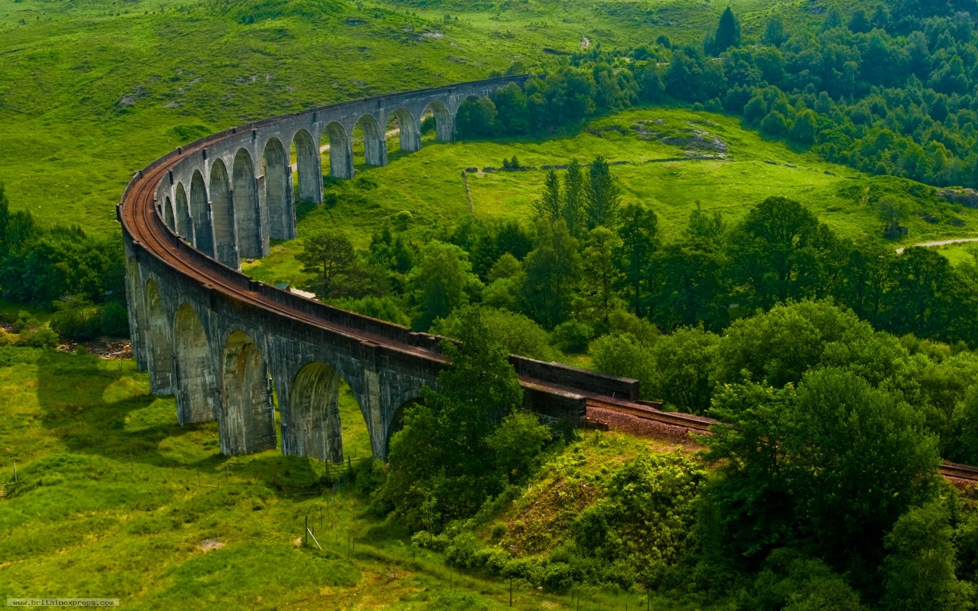 Мост рава. Виадук Гленфиннан в Шотландии. Виадук Крэйгмор Северная Ирландия. Виадук Гленфиннан в Великобритании.