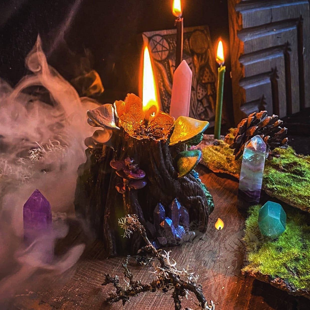 Магия свечей ритуалы. Магические свечи. Ритуальные свечи. Волшебная свеча. Магия ритуалы.