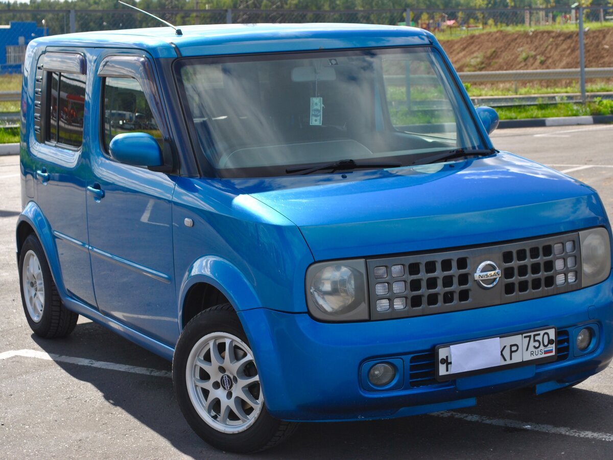 Nissan Cube z11 Blue