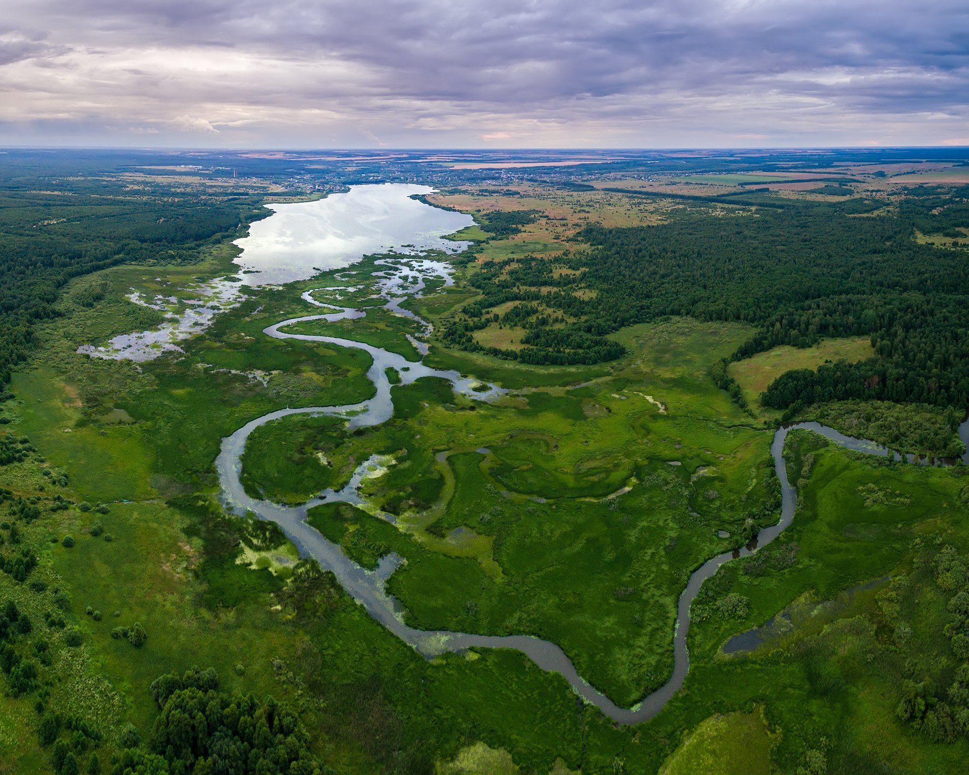 Устье много. Солотча Извилистая река. Волга Устье эстуарий. Река Мста каньон. Национальный парк нижняя Долина Одера.