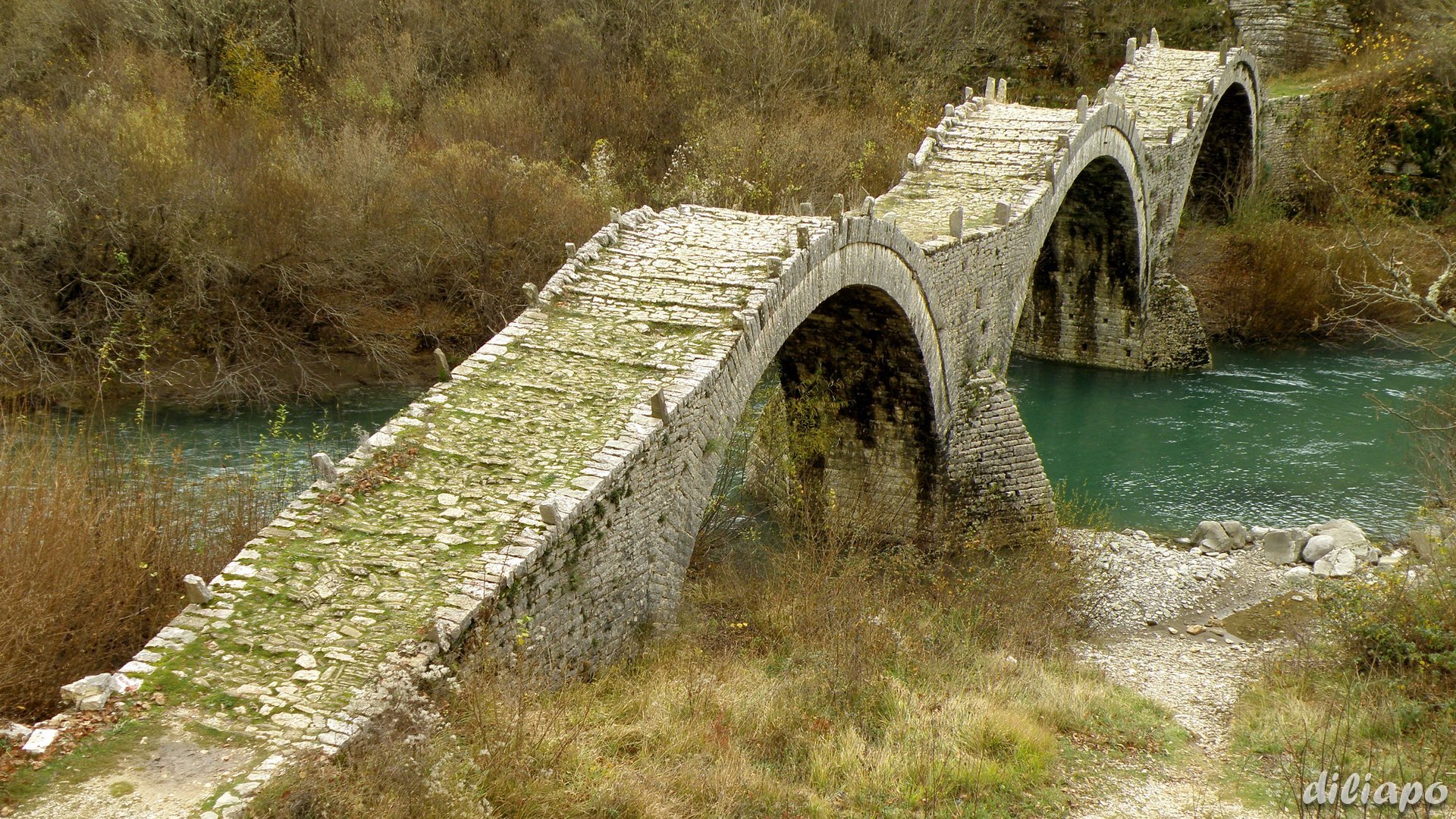 Каменный мост где. Сунцзян каменный мост. Средневековый каменный арочный мост. Арочный мост каменный Железнодорожный.