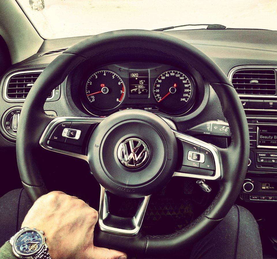 Volkswagen Polo 2016 за рулем