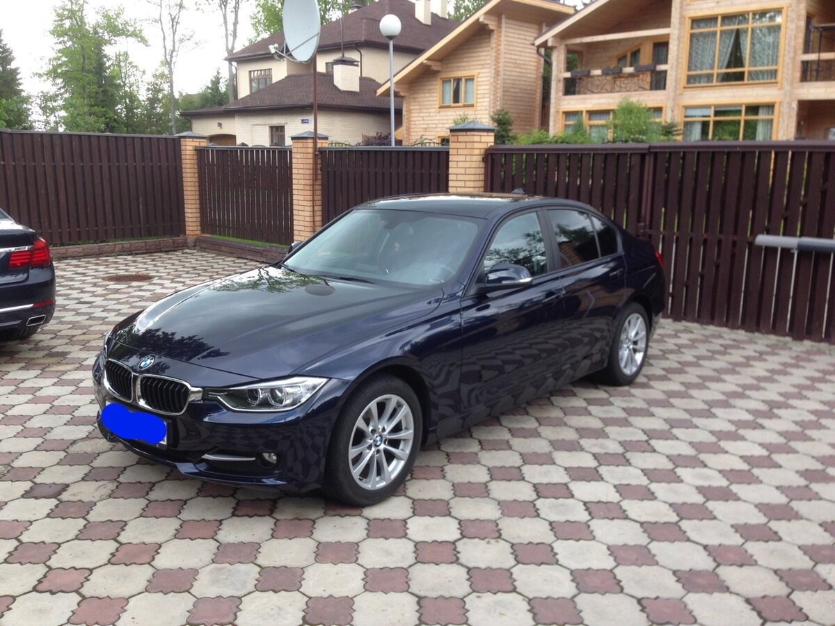 БМВ ф30 темно синяя