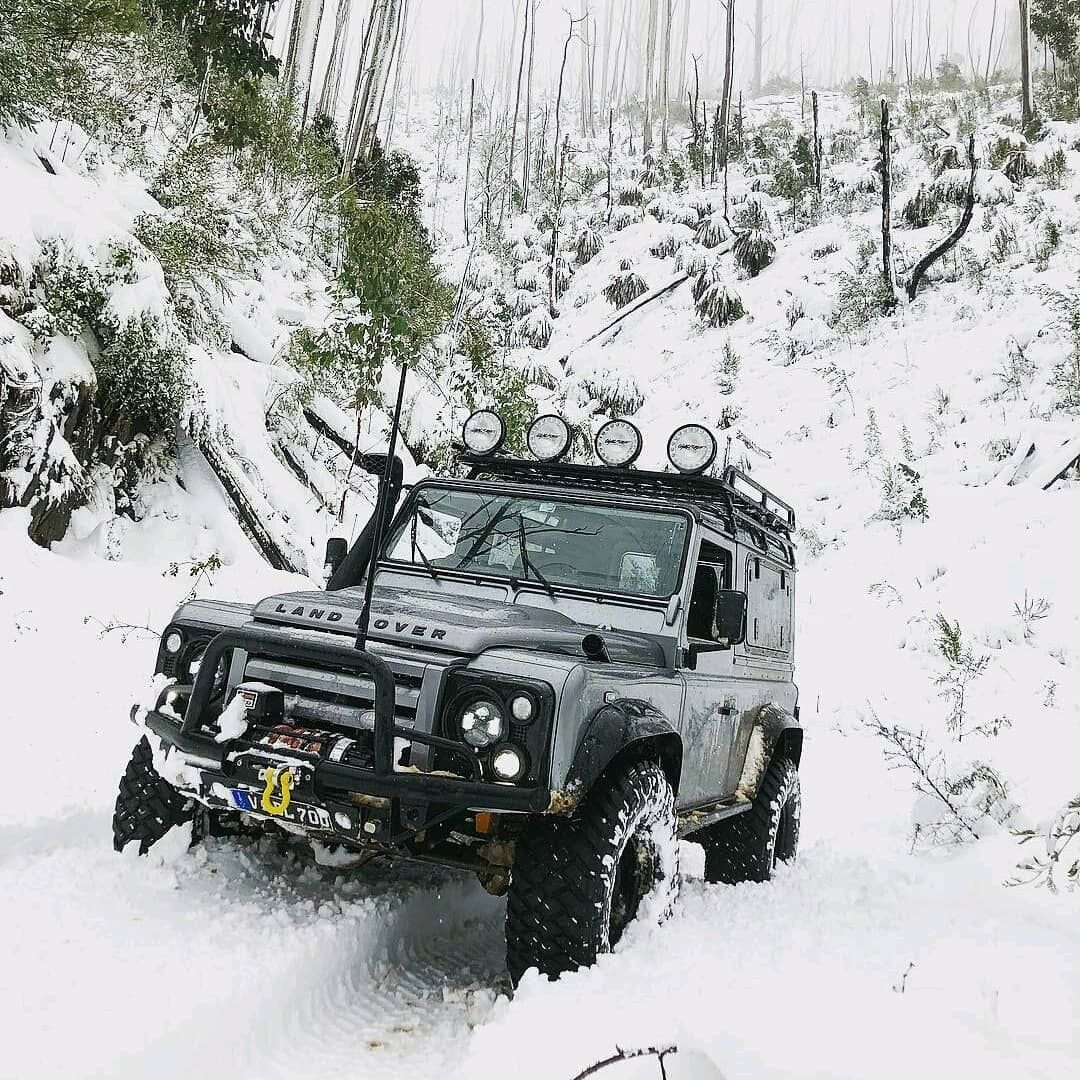 Land Rover Defender 2019 оффроуд