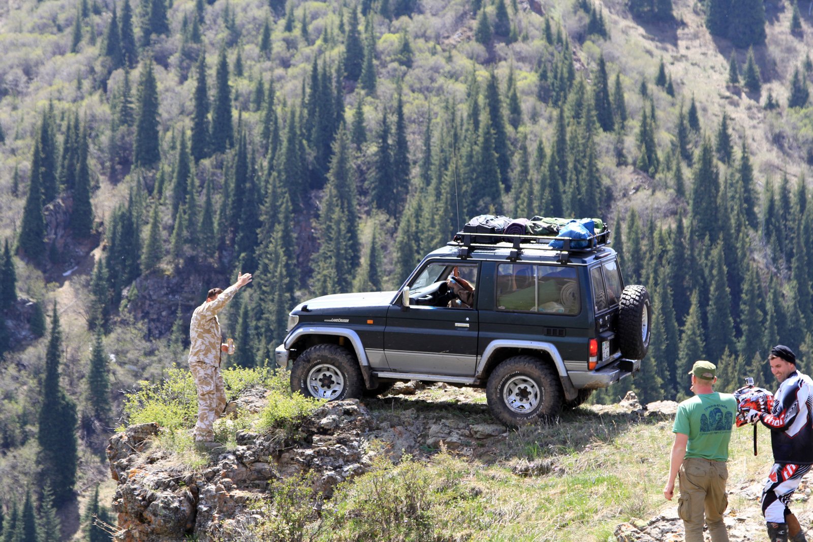 Путешествие по тайге всегда. Jeep Wrangler внедорожник горы. Джип Вранглер Рубикон в горах. Походы на внедорожнике. Экспедиции на внедорожниках.