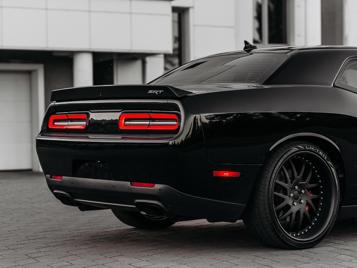 Додж челленджер черный. Dodge Challenger Hellcat черный. Додж Челленджер 2016 черный. Dodge Challenger Hellcat Black. Dodge Challenger srt Hellcat Black.