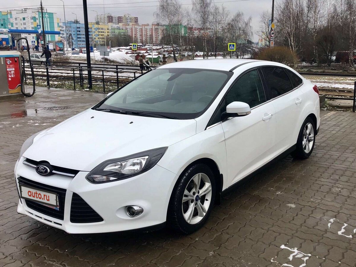 Ford Focus 2011 седан белый