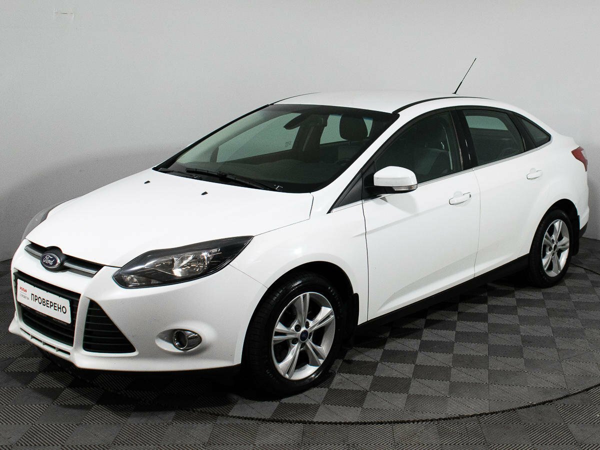 Ford Focus 2013 седан белый