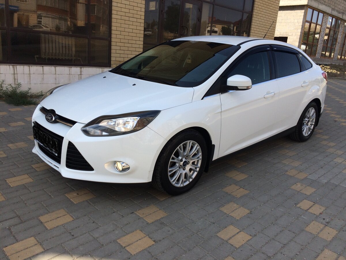 Ford Focus 3 седан белый