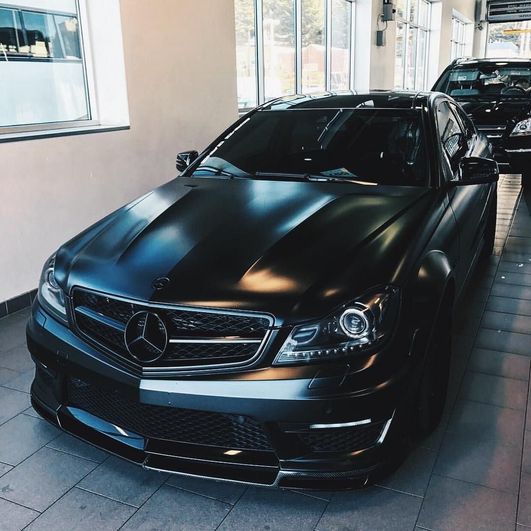 Мерседес матовый черный AMG 63