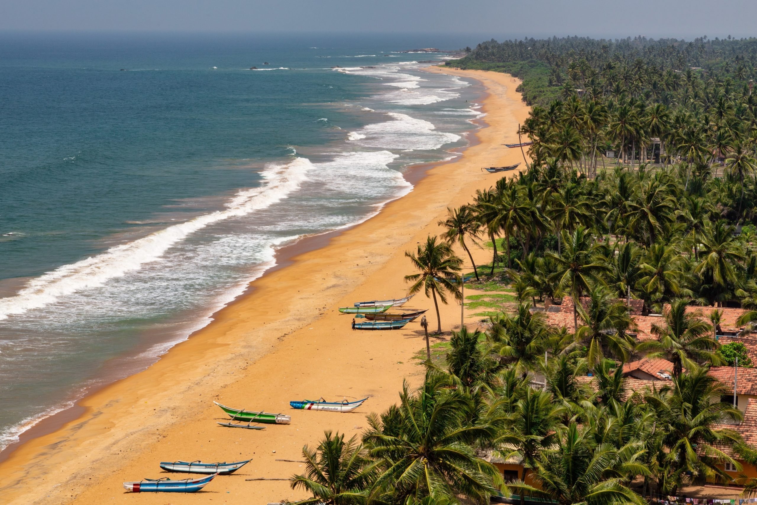 Пляж хиккадува шри. Хиккадува Шри Ланка. Хиккадува Шри Ланка побережье. Хиккадува пляж. Шри Ланка отель Хиккадува.
