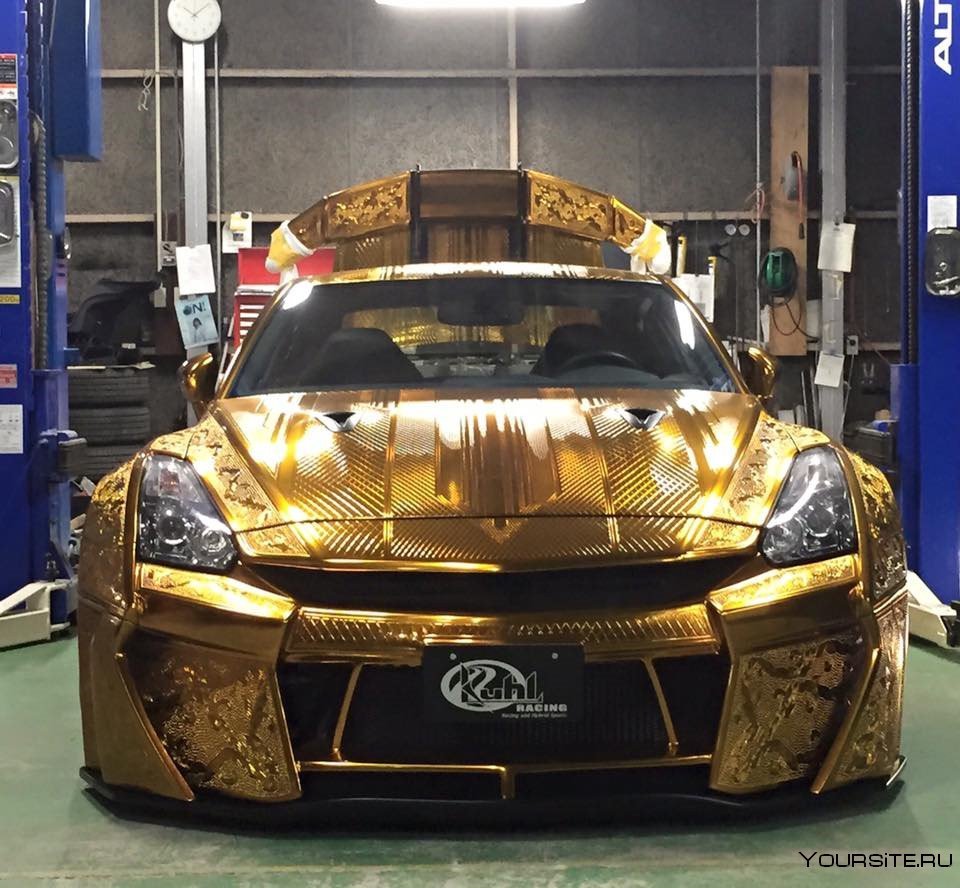 Nissan gt-r r35 золотой