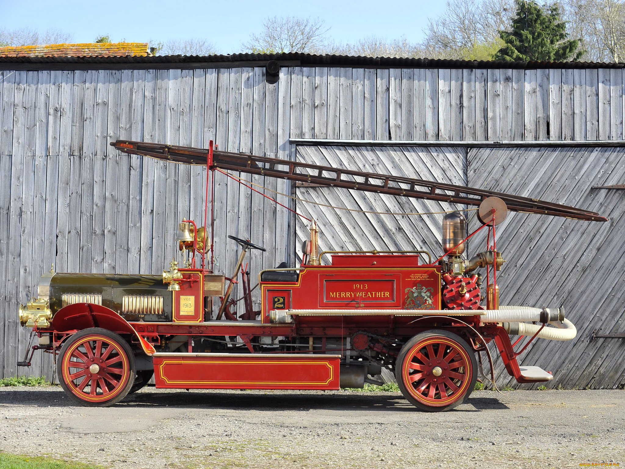 Первые пожарные машины. Пожарная машина Вандерберг 1901. Mack 1911г. Fire engine. Пожарная машина. Старинные пожарные машины.