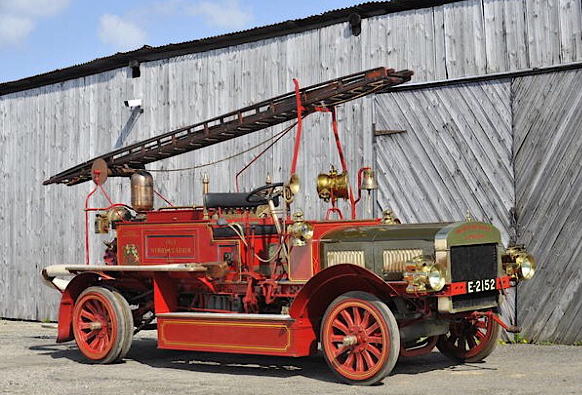 Первая пожарная машина. Пожарная машина Вандерберг 1901. Пожарная машина ПМГ-1. Пожарная машина ПМГ-19. Старинные пожарные машины.