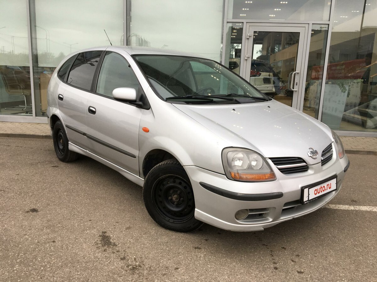 Nissan Almera Tino 1.8 МТ 2001