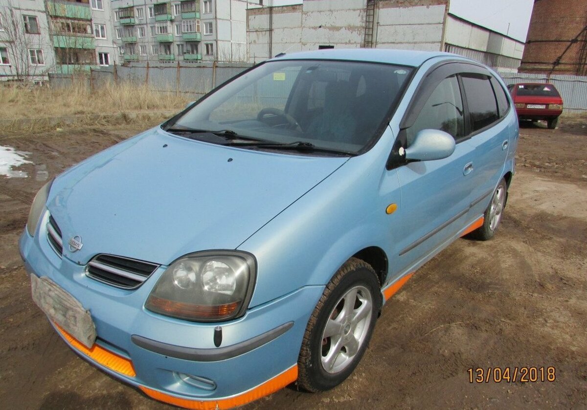 Ниссан Тино 1999 хэтчбек