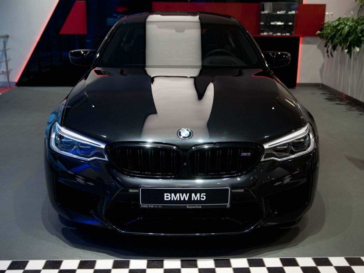 BMW m5 f90 Рестайлинг черная