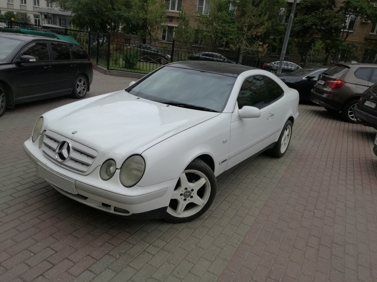 Mercedes-Benz CLK w208 White