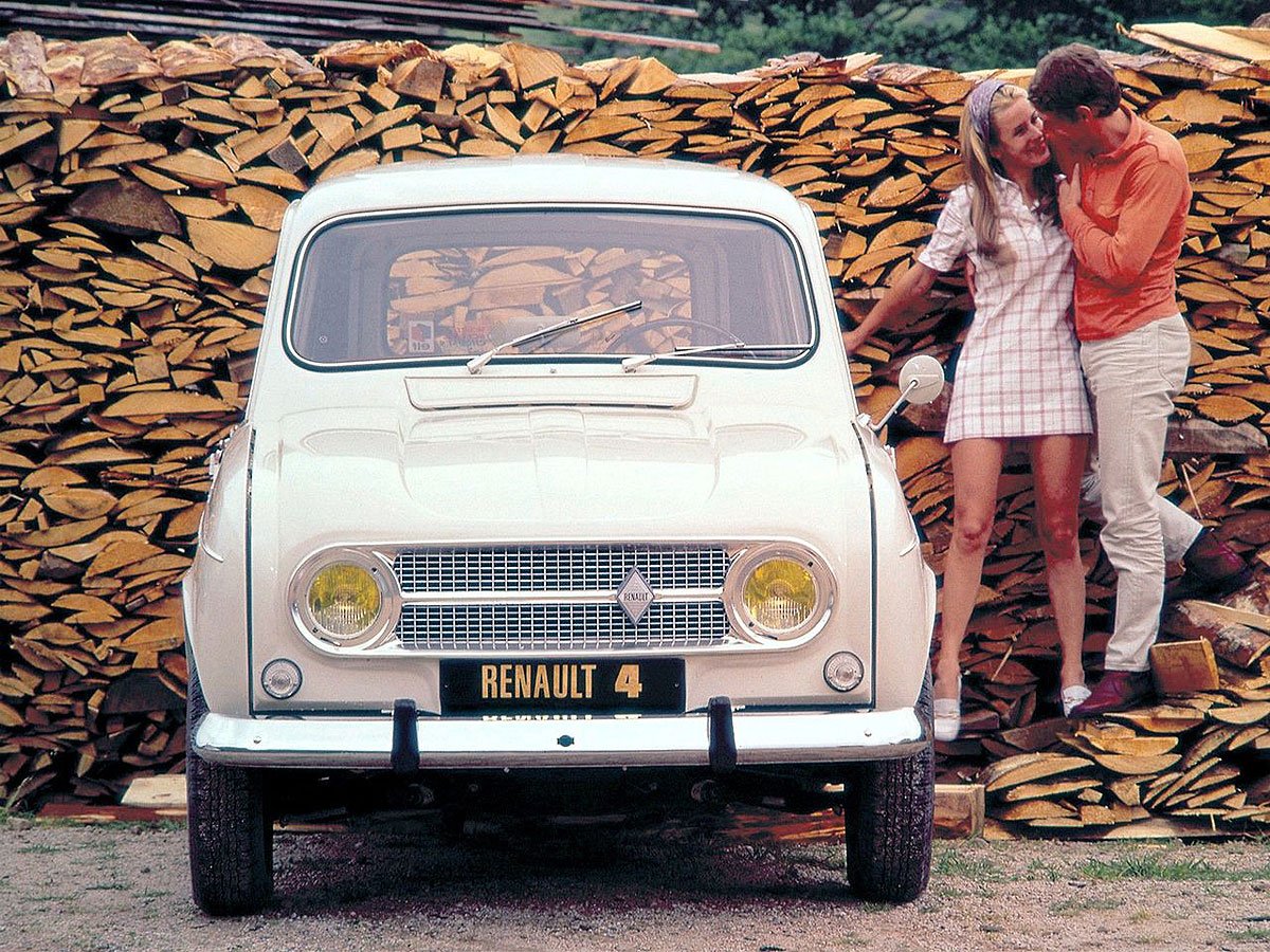 Renault 4 и девушка