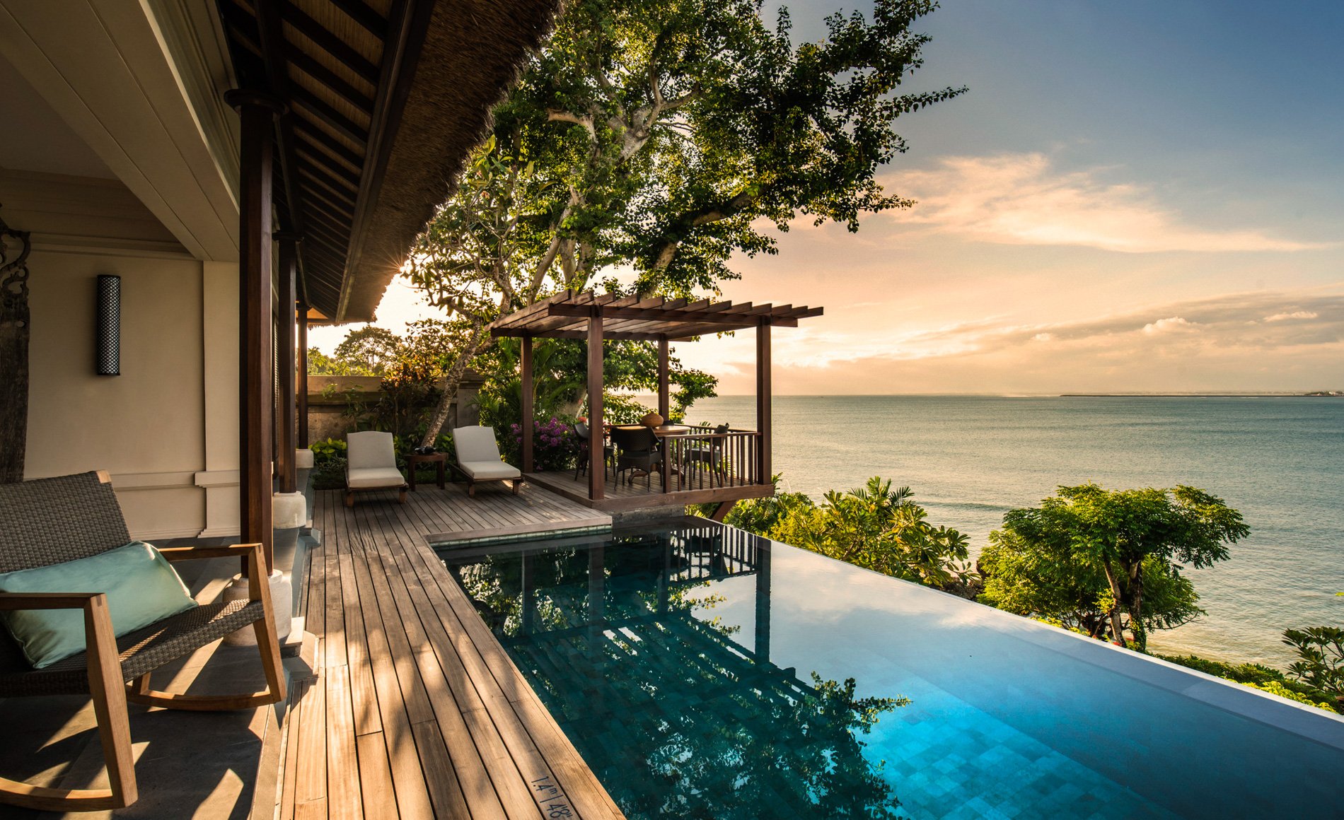 Отель с бассейном с видом на море. Бали four Seasons. Джимбаран Бали. Терраса Бали бунгало. Виллы в Улувату Бали.