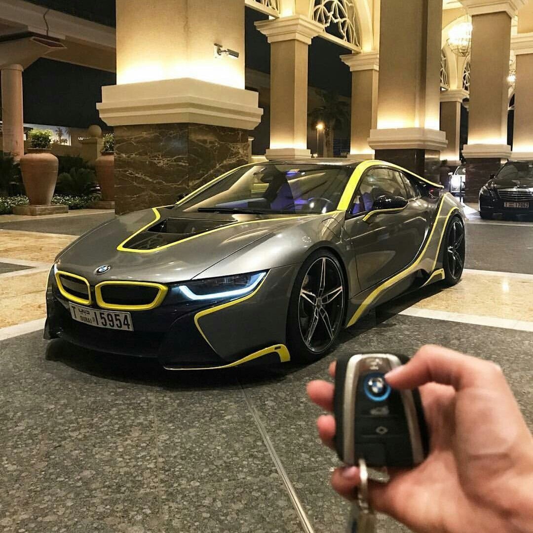 BMW i8 и Lamborghini