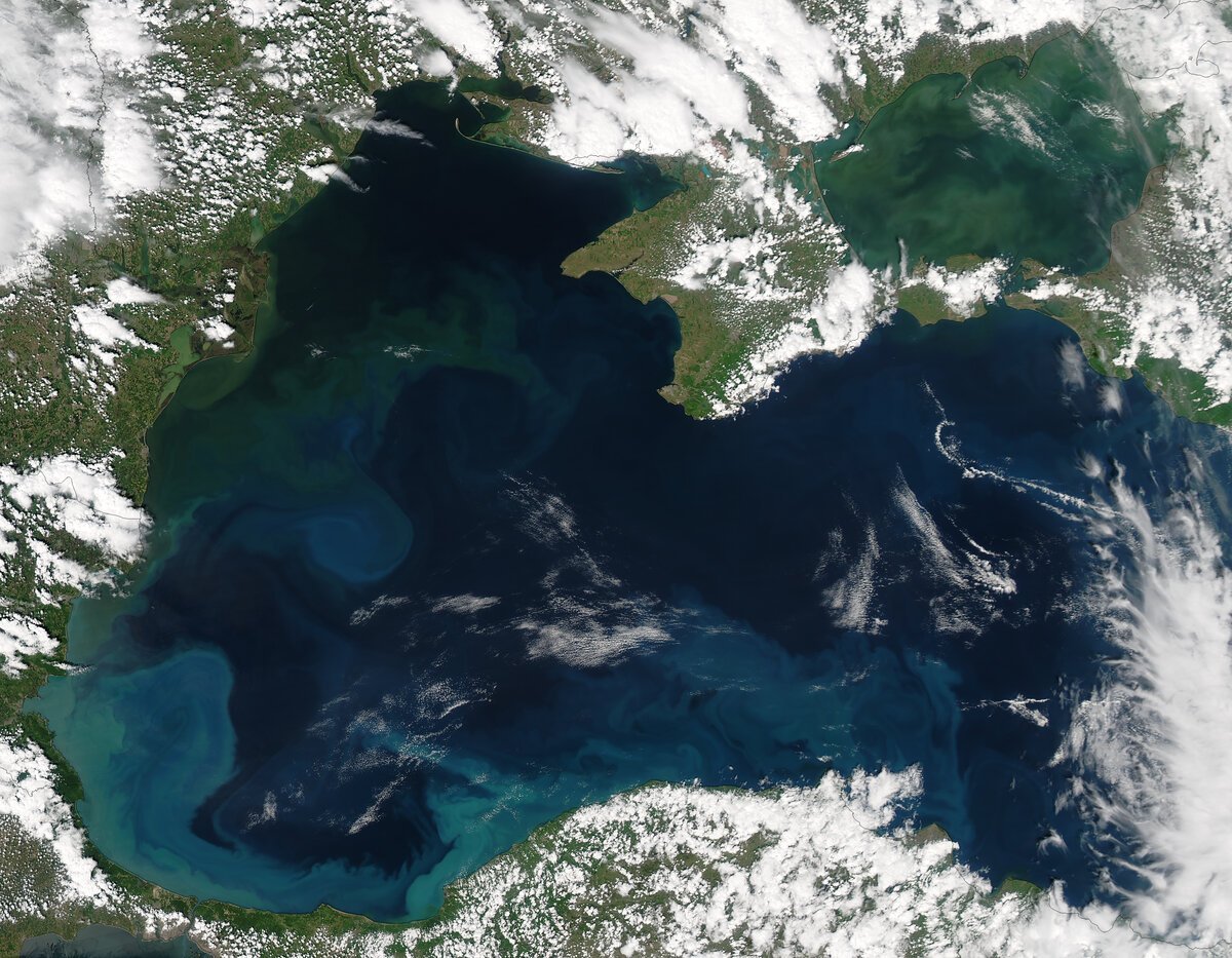 Космический снимок черного моря