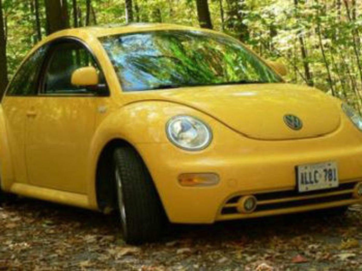 Volkswagen Beetle Жук желтый