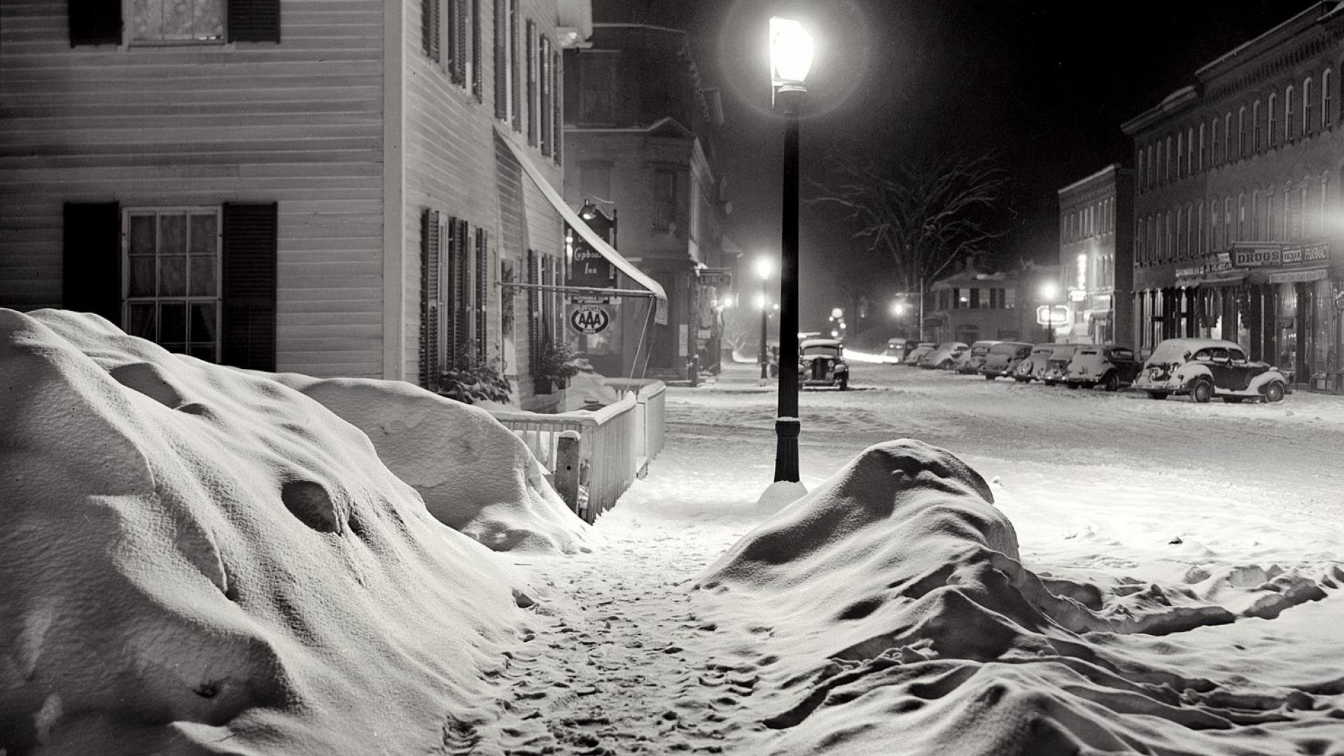 Снежный город. Зимний город. Снежная улица. Зимняя улица. Ночные сугробы