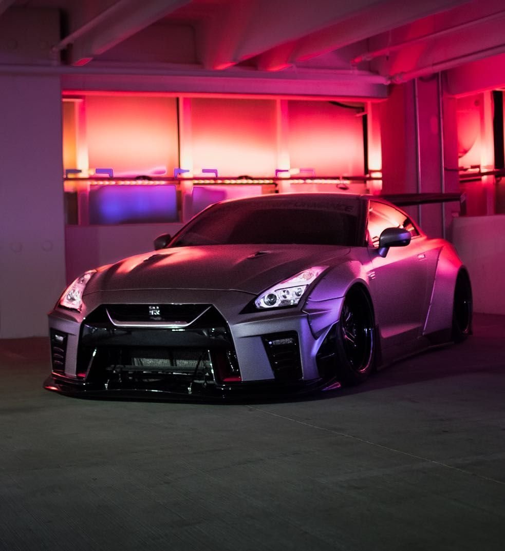 Nissan Skyline r35 GTR фиолетовый