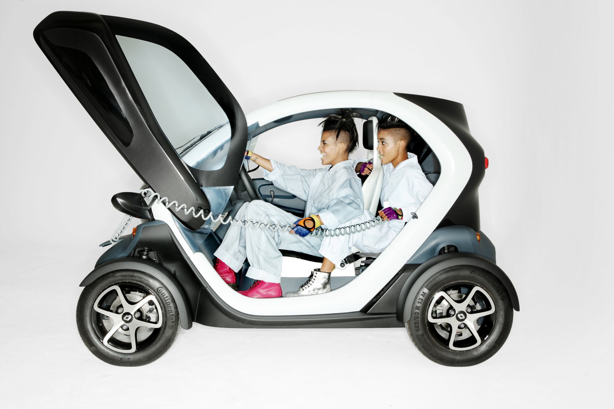 Маленький Рено Twizy. Электрокар Renault Twizy. Renault Twizy 2 места. Рено Твизи с 14 лет. Возрастная машина