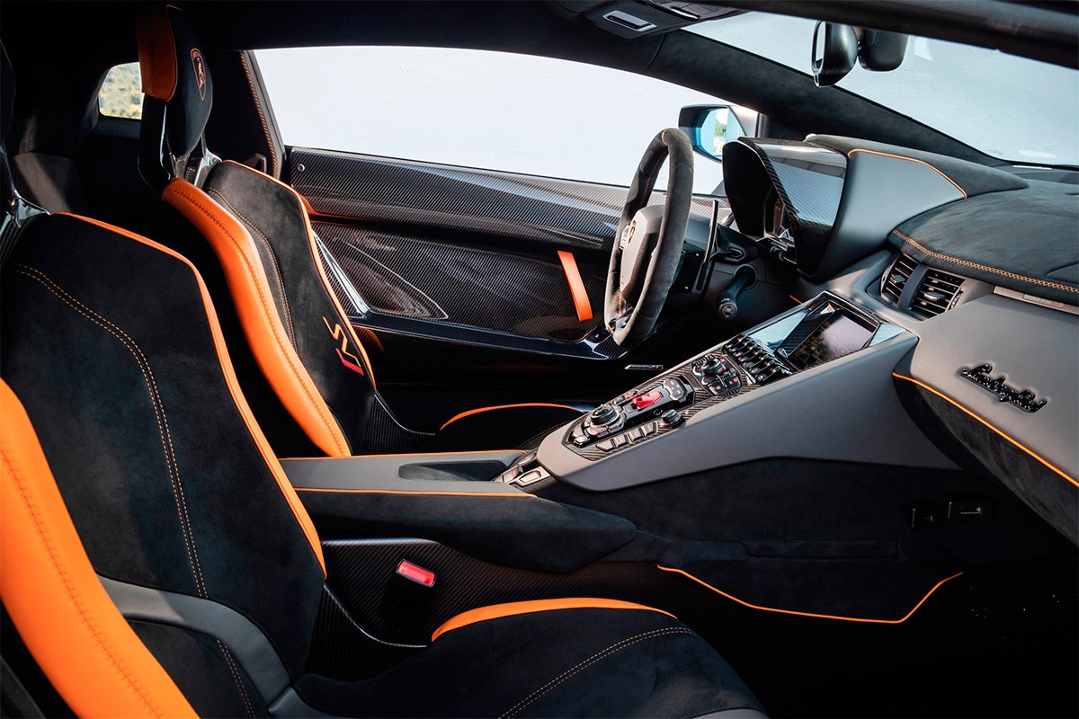 Lamborghini Aventador 2021 салон