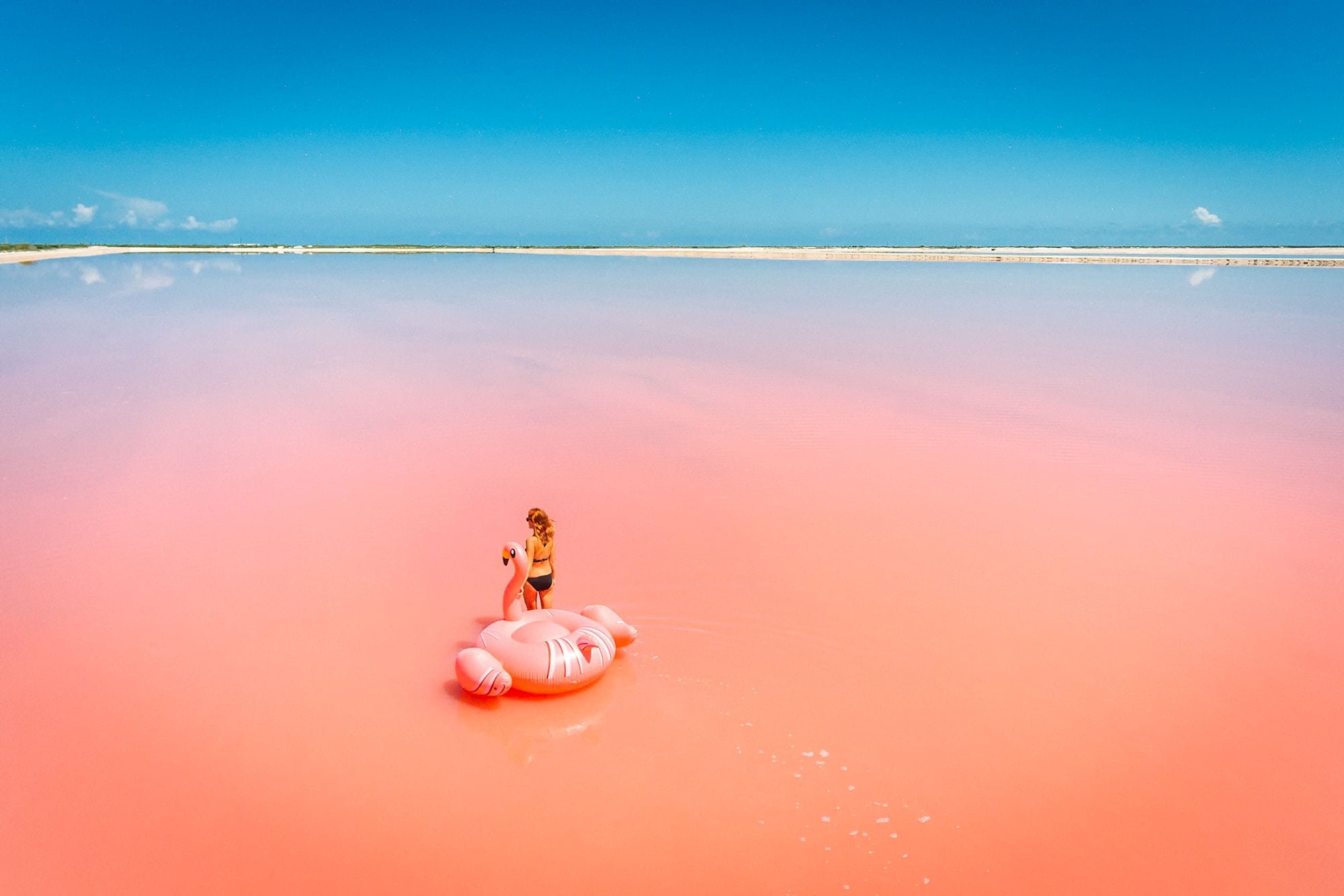 Есть розовое озеро. Рио Лагартос розовое озеро. Заповедник Рио Лагартос Мексика. Лас Колорадас Мексика. Озеро Ретба Сенегал.