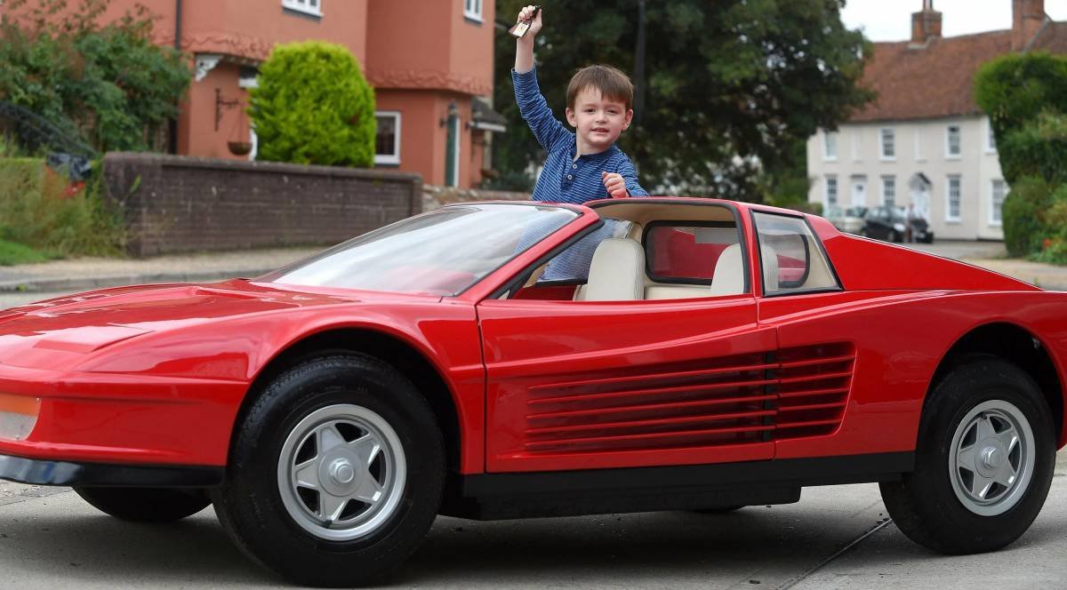 Детская машинка Ferrari Testarossa с двигателем