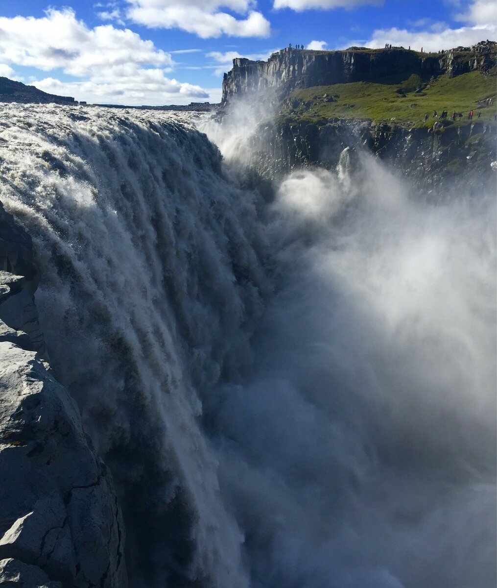 Водопад Dettifoss, Исландия. Исландский водопад Деттифосс. Самый мощный в Европе водопад Деттифосс. Бурлящий водопад Деттифосс в Исландии. Могучие водопады