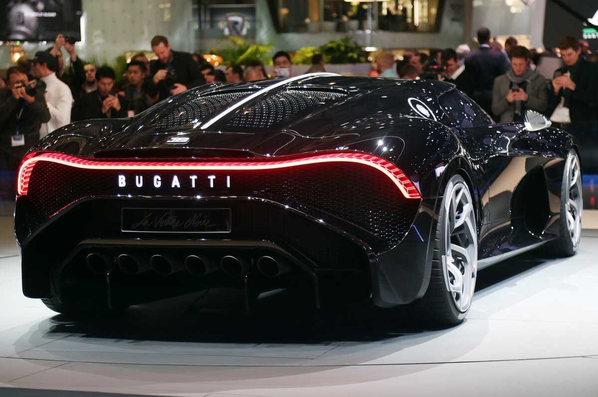 Машина Bugatti la voiture noire