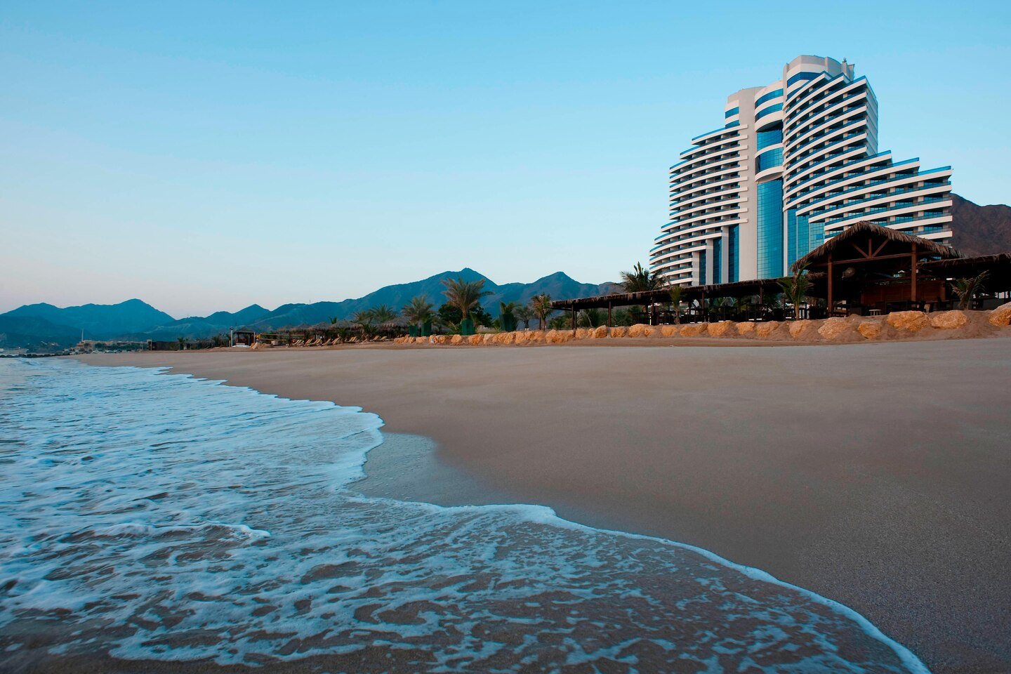 Отель le Meridien al Aqah Beach Resort 5. Le Meridien Фуджейра. Le Meridien al Aqah Beach Resort 5 ОАЭ Фуджейра. Отель Меридиан Фуджейра арабские эмираты.