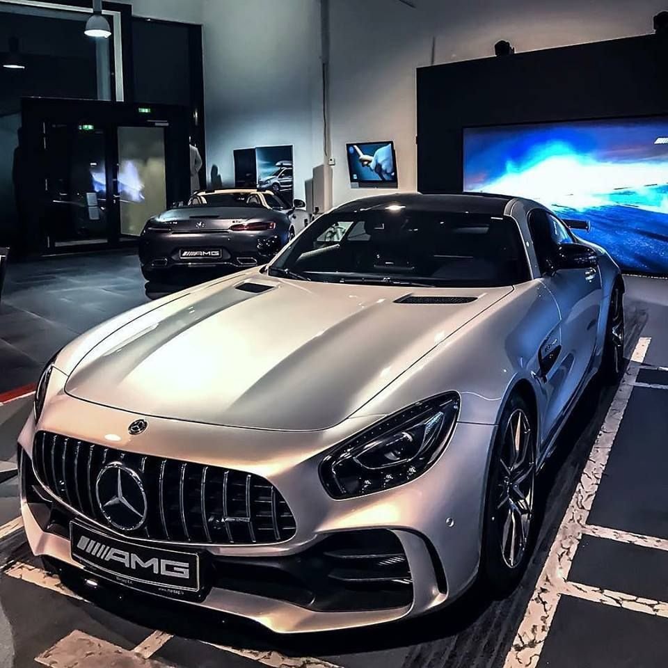 Mercedes AMG GTR серебро