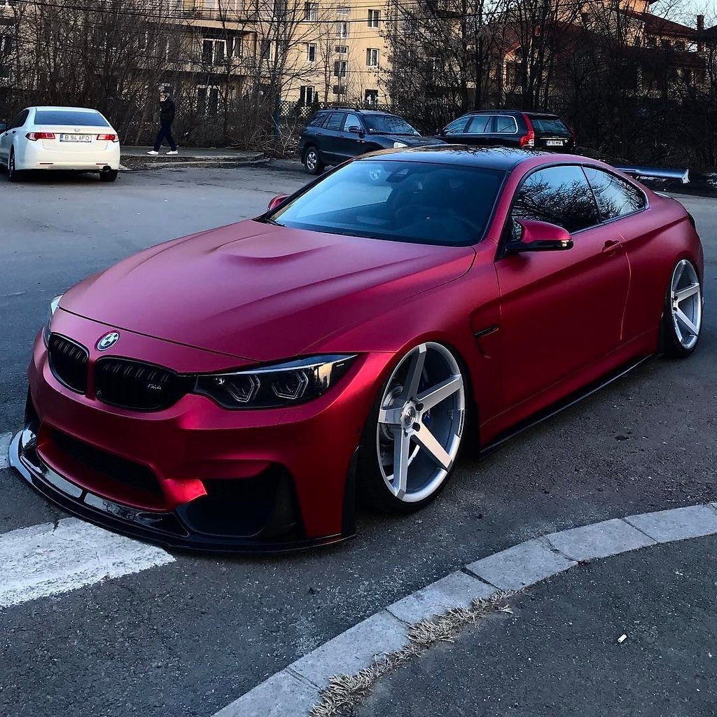 BMW m4 бордовая