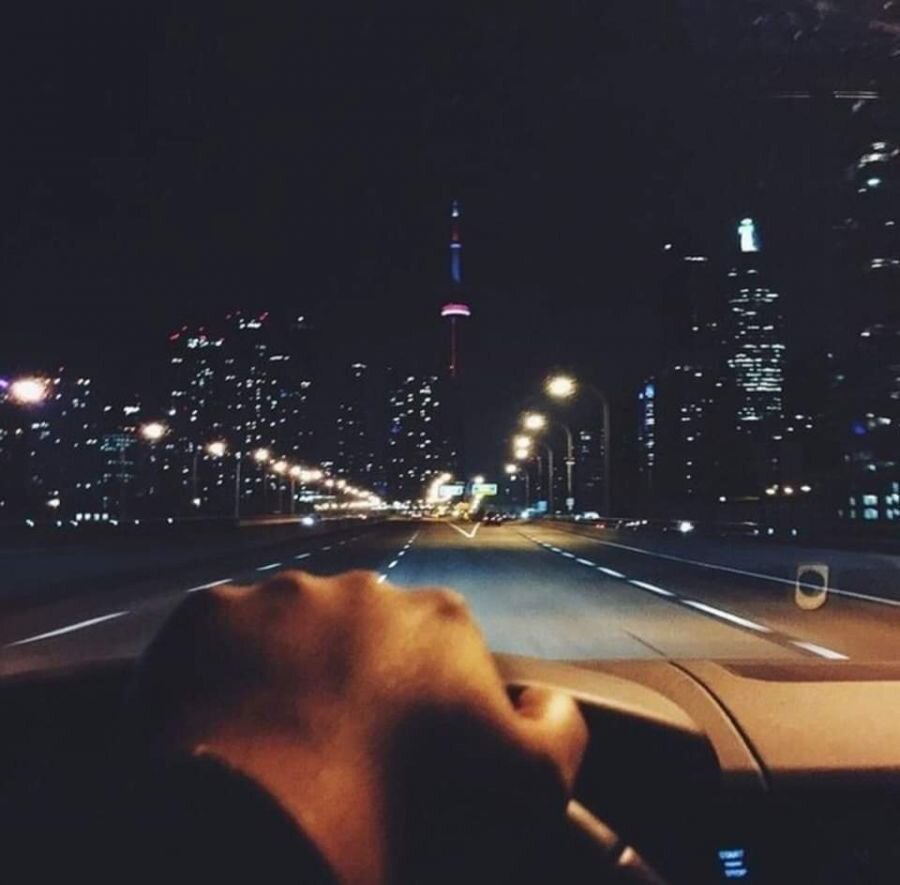 В машине по ночному городу
