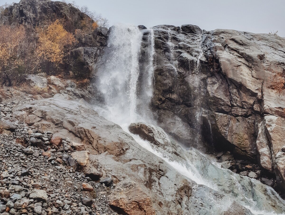 Алибекский водопад зимой