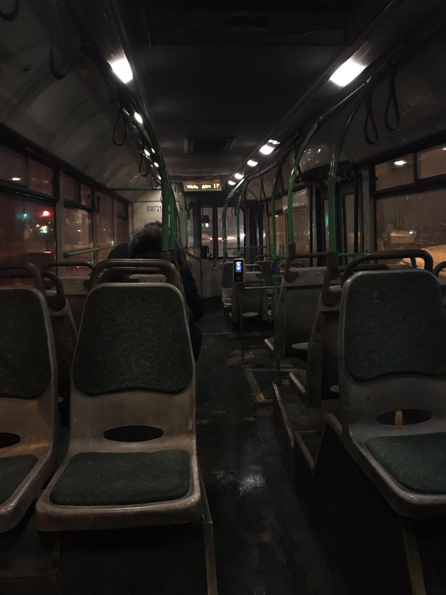 Автобус изнутри ночью