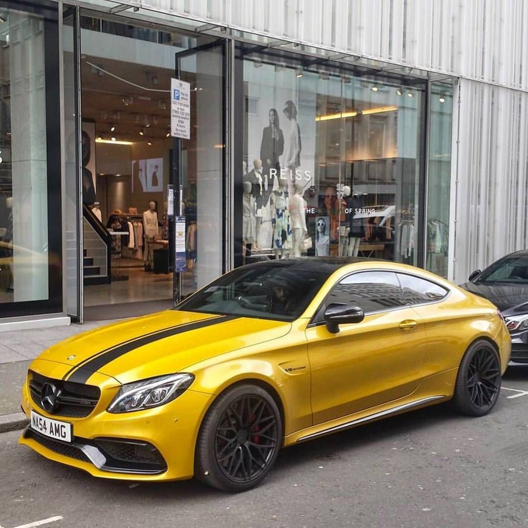 Mercedes Coupe AMG 63 Yellow