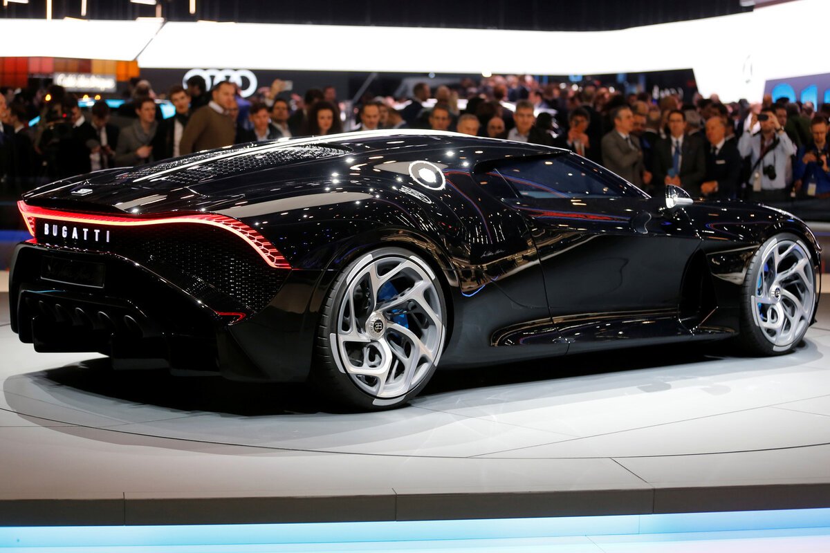 Новая дорогая машина. Машина Bugatti la voiture noire. Новая Бугатти. Bugatti Женева 2019. Бугатти la voiture noire 2021 салон.