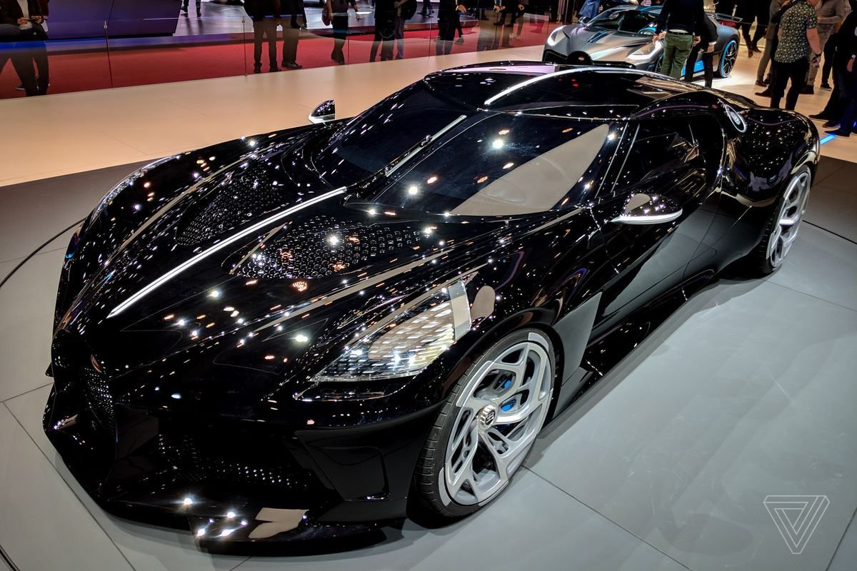 Самый дорогой лист. Бугатти Ноир. Бугатти за 11 млн евро. Bugatti la voiture noire салон. Бугатти черный автомобиль.